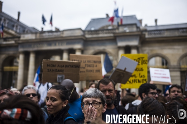 Manifestation a paris contre le pass sanitaire.