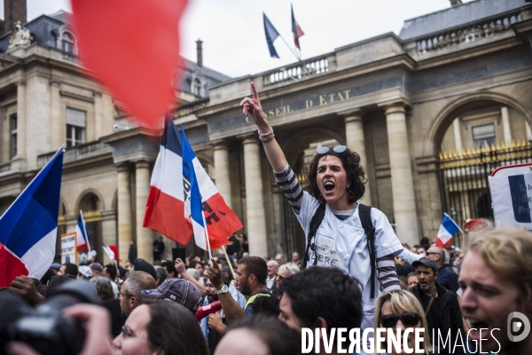 Manifestation a paris contre le pass sanitaire.