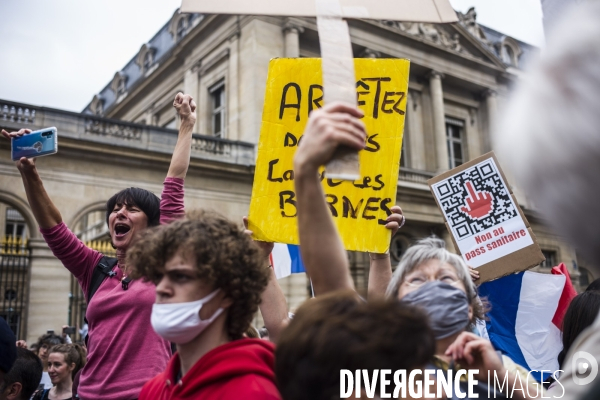 Manifestation a paris contre le pass sanitaire.