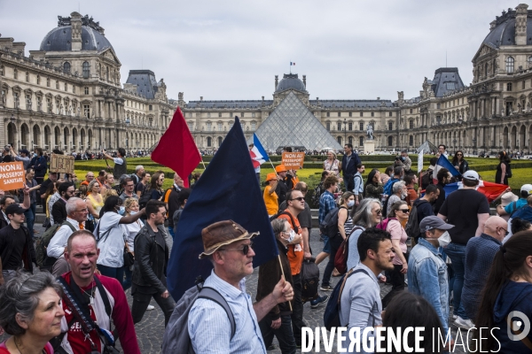 Manifestation a paris contre le pass sanitaire.