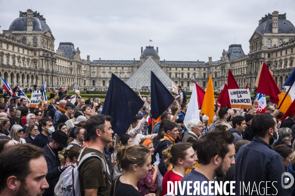 Manifestation a paris contre le pass sanitaire.