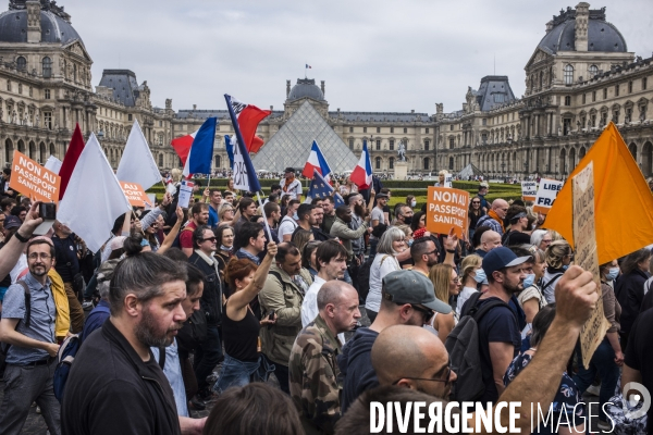 Manifestation a paris contre le pass sanitaire.