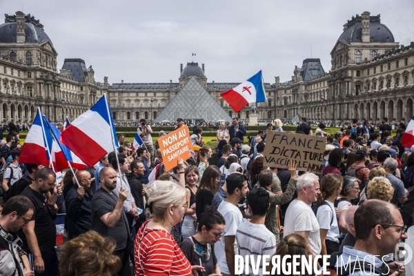 Manifestation a paris contre le pass sanitaire.