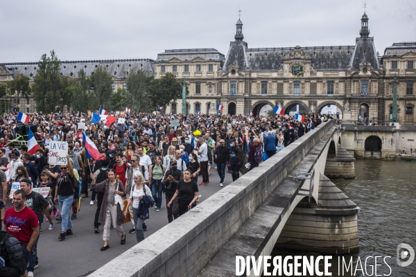 Manifestation a paris contre le pass sanitaire.