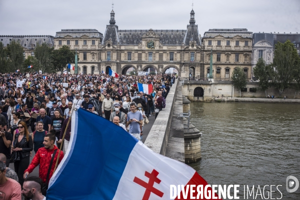 Manifestation a paris contre le pass sanitaire.