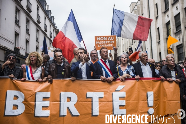 Manifestation a paris contre le pass sanitaire.