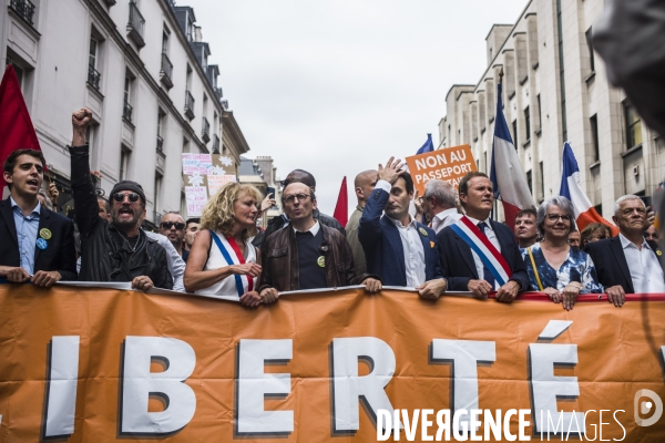 Manifestation a paris contre le pass sanitaire.