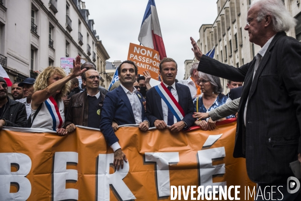 Manifestation a paris contre le pass sanitaire.