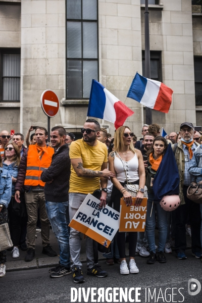 Manifestation a paris contre le pass sanitaire.