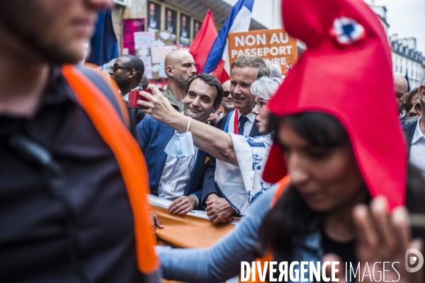 Manifestation a paris contre le pass sanitaire.