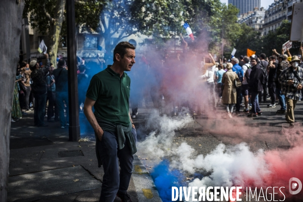 Manifestation a paris contre le pass sanitaire.