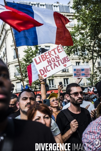 Manifestation a paris contre le pass sanitaire.