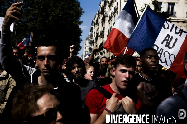 Manifestation a paris contre le pass sanitaire.