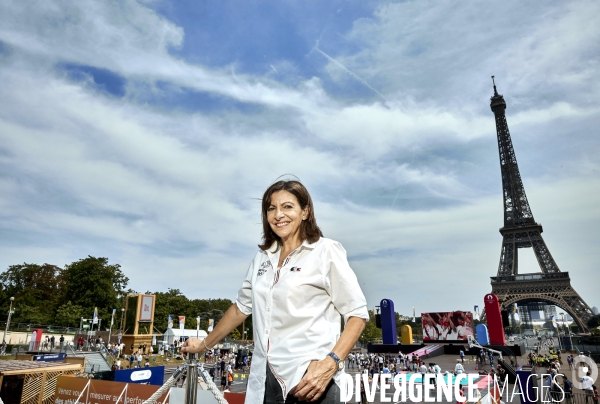 Anne Hidalgo au  Fan Village  des JO de Trocadero