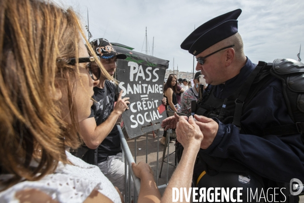 Manifestation contre le pass sanitaire à Marseille