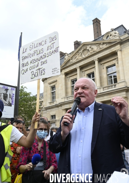 Manifestation contre le projet de passe sanitaire, à Paris le 24 juillet 2021. Demonstration against sanitary pass.