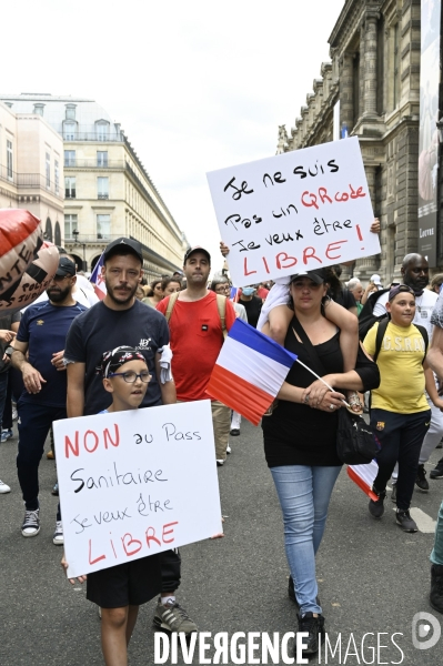 Manifestation contre le projet de passe sanitaire, à Paris le 24 juillet 2021. Demonstration against sanitary pass.