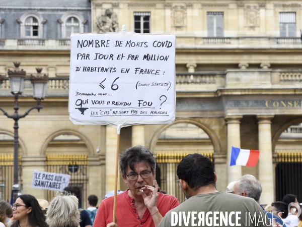 Manifestation contre le projet de passe sanitaire, à Paris le 24 juillet 2021. Demonstration against sanitary pass.