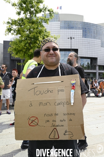 Manifestation contre le projet de passe sanitaire, à Paris le 24 juillet 2021. Demonstration against sanitary pass.