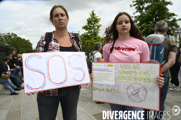 Manifestation contre le projet de passe sanitaire, à Paris le 24 juillet 2021. Demonstration against sanitary pass.