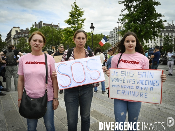 Manifestation contre le projet de passe sanitaire, à Paris le 24 juillet 2021. Demonstration against sanitary pass.