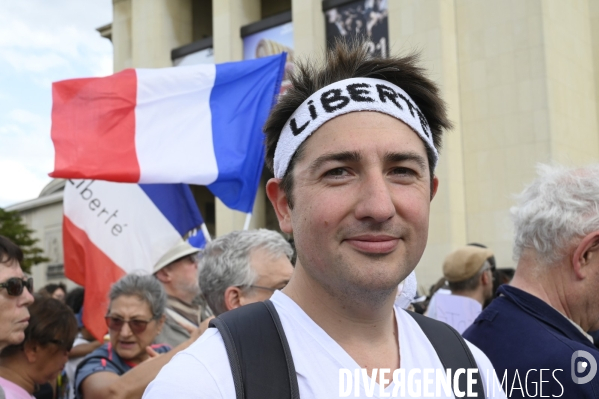 Manifestation contre le projet de passe sanitaire, place du Trocadéro, le 24 juillet à Paris. Demonstration against sanitary pass.