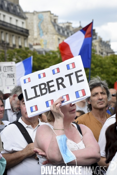 Manifestation contre le projet de passe sanitaire, place du Trocadéro, le 24 juillet à Paris. Demonstration against sanitary pass.