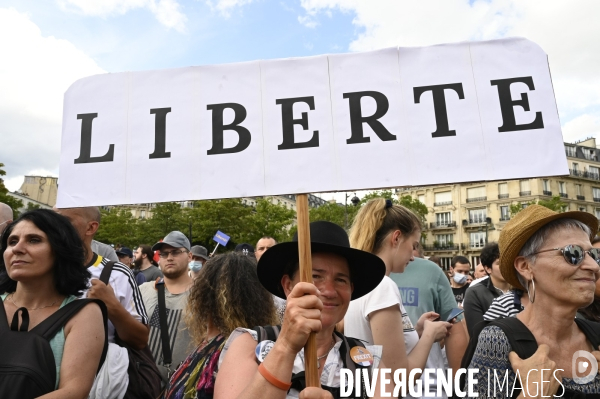 Manifestation contre le projet de passe sanitaire, place du Trocadéro, le 24 juillet à Paris. Demonstration against sanitary pass.