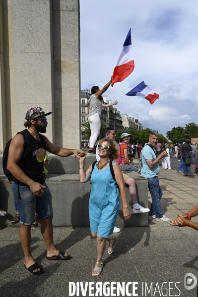 Manifestation contre le projet de passe sanitaire, place du Trocadéro, le 24 juillet à Paris. Demonstration against sanitary pass.