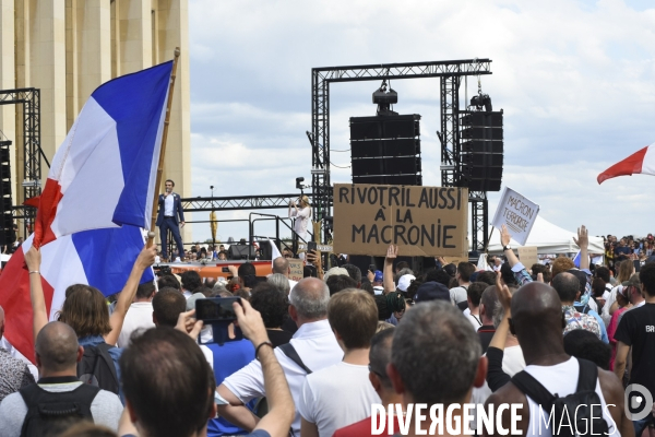 Manifestation contre le projet de passe sanitaire, place du Trocadéro, le 24 juillet à Paris. Demonstration against sanitary pass.