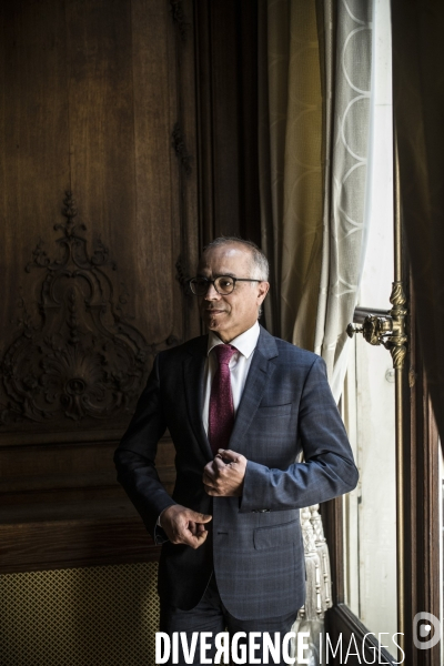 Portrait de l ambassadeur du maroc en france, chakib benmoussa.