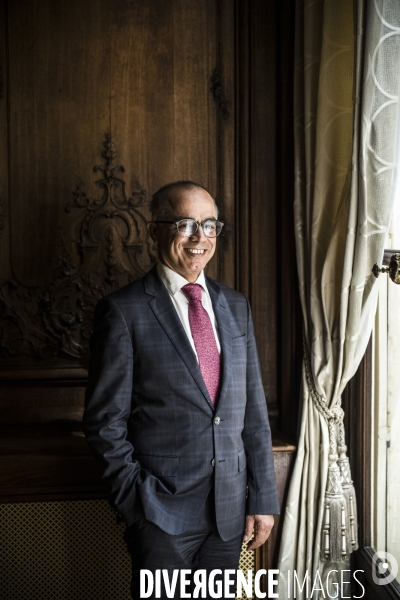 Portrait de l ambassadeur du maroc en france, chakib benmoussa.