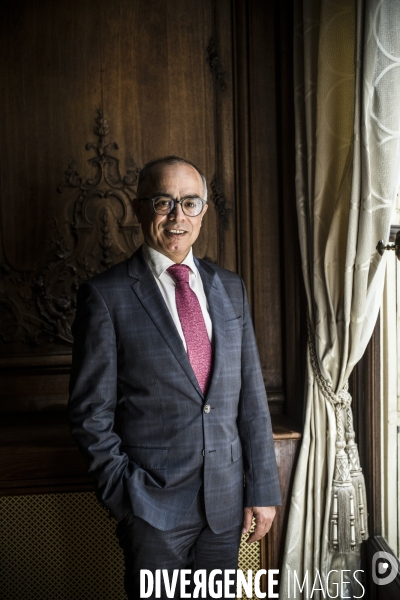 Portrait de l ambassadeur du maroc en france, chakib benmoussa.