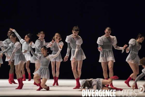 One Of Four Periods In Time de Tânia Carvalho - Ballet national de Marseille