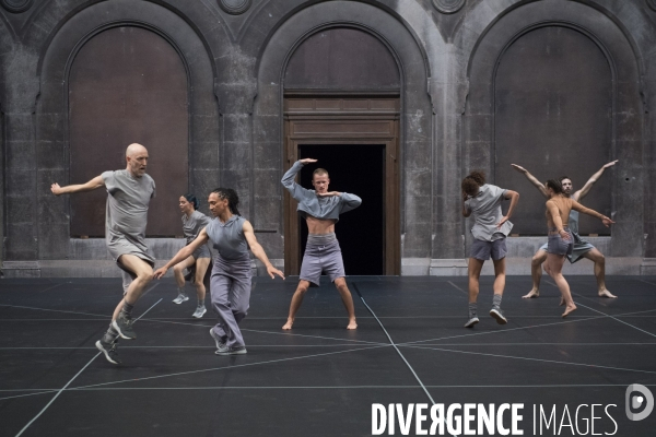 Any attempt will end in crushed bodies and shattered bones de Jan Martens