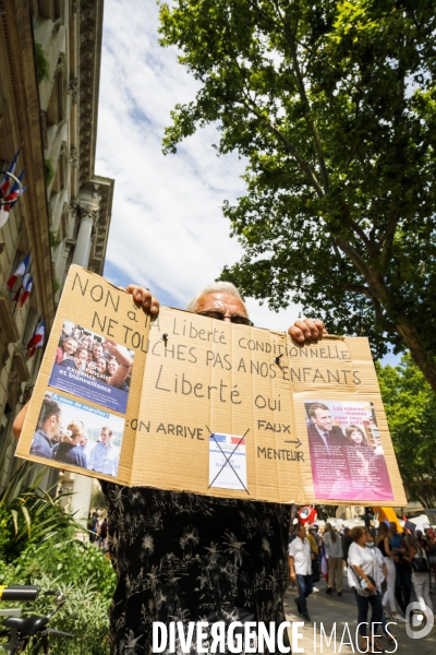 Avignon 31 juillet 2021 manifestation contre le  Pass de la honte 