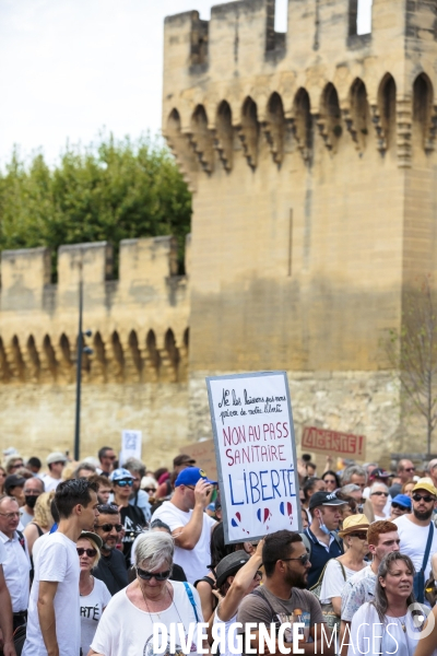 Avignon 31 juillet 2021 manifestation contre le  Pass de la honte 