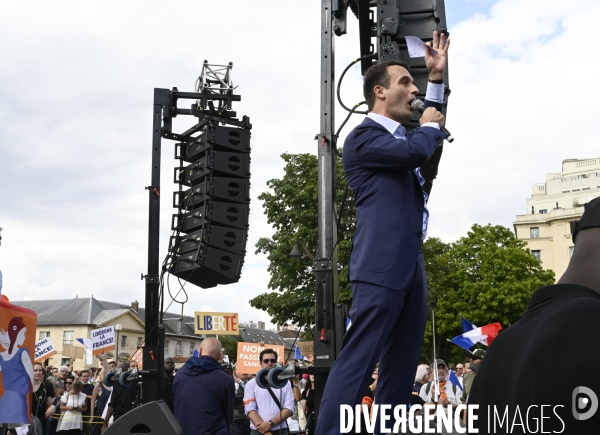 Florian Philippot organise une manifestation contre le projet de passe sanitaire et la vaccination obligatoire, le 31 juillet à Paris. Demonstration against sanitary pass.