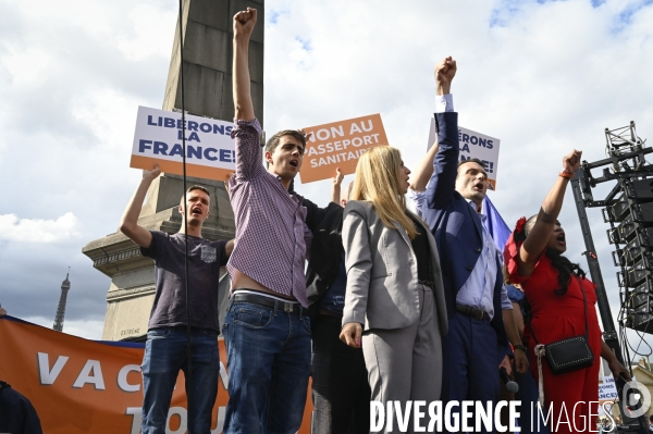 Florian Philippot organise une manifestation contre le projet de passe sanitaire et la vaccination obligatoire, le 31 juillet à Paris. Demonstration against sanitary pass.