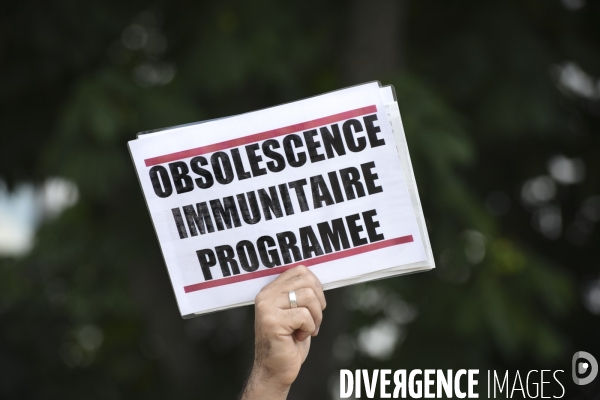 Florian Philippot organise une manifestation contre le projet de passe sanitaire et la vaccination obligatoire, le 31 juillet à Paris. Demonstration against sanitary pass.