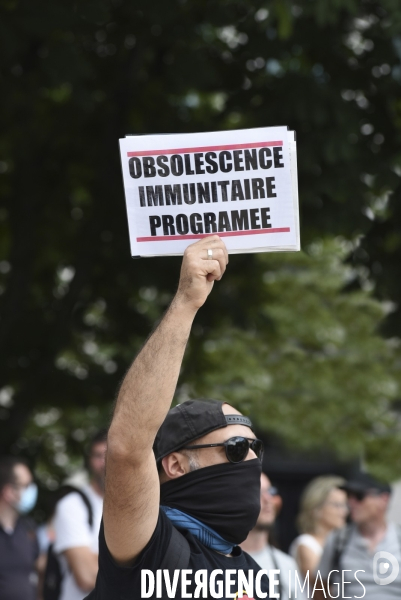 Florian Philippot organise une manifestation contre le projet de passe sanitaire et la vaccination obligatoire, le 31 juillet à Paris. Demonstration against sanitary pass.