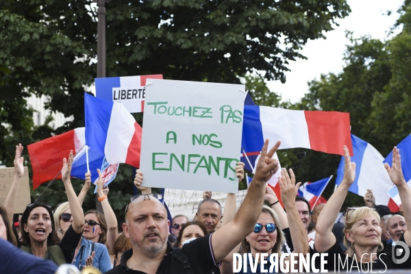 Florian Philippot organise une manifestation contre le projet de passe sanitaire et la vaccination obligatoire, le 31 juillet à Paris. Demonstration against sanitary pass.