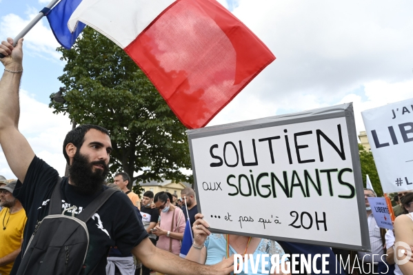 Florian Philippot organise une manifestation contre le projet de passe sanitaire et la vaccination obligatoire, le 31 juillet à Paris. Demonstration against sanitary pass.