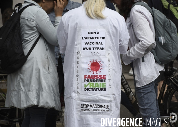 Florian Philippot organise une manifestation contre le projet de passe sanitaire et la vaccination obligatoire, le 31 juillet à Paris. Demonstration against sanitary pass.