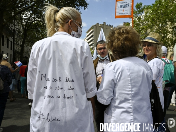 Florian Philippot organise une manifestation contre le projet de passe sanitaire et la vaccination obligatoire, le 31 juillet à Paris. Demonstration against sanitary pass.