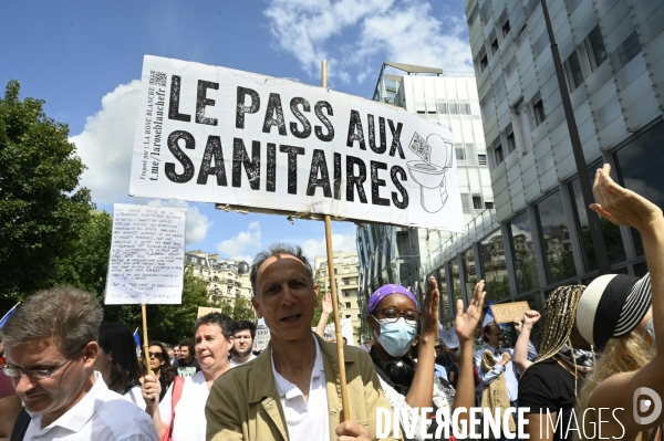 Florian Philippot organise une manifestation contre le projet de passe sanitaire et la vaccination obligatoire, le 31 juillet à Paris. Demonstration against sanitary pass.