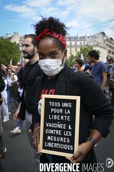 Florian Philippot organise une manifestation contre le projet de passe sanitaire et la vaccination obligatoire, le 31 juillet à Paris. Demonstration against sanitary pass.