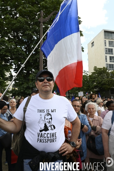 Florian Philippot organise une manifestation contre le projet de passe sanitaire et la vaccination obligatoire, le 31 juillet à Paris. Demonstration against sanitary pass.