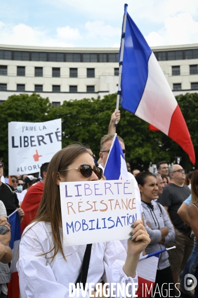 Florian Philippot organise une manifestation contre le projet de passe sanitaire et la vaccination obligatoire, le 31 juillet à Paris. Demonstration against sanitary pass.