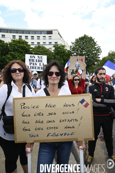 Florian Philippot organise une manifestation contre le projet de passe sanitaire et la vaccination obligatoire, le 31 juillet à Paris. Demonstration against sanitary pass.